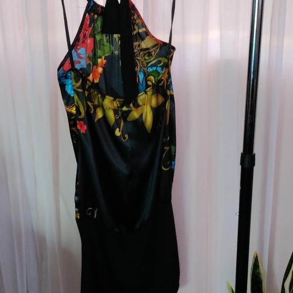 Beautiful back out dress - Picture 3 of 4